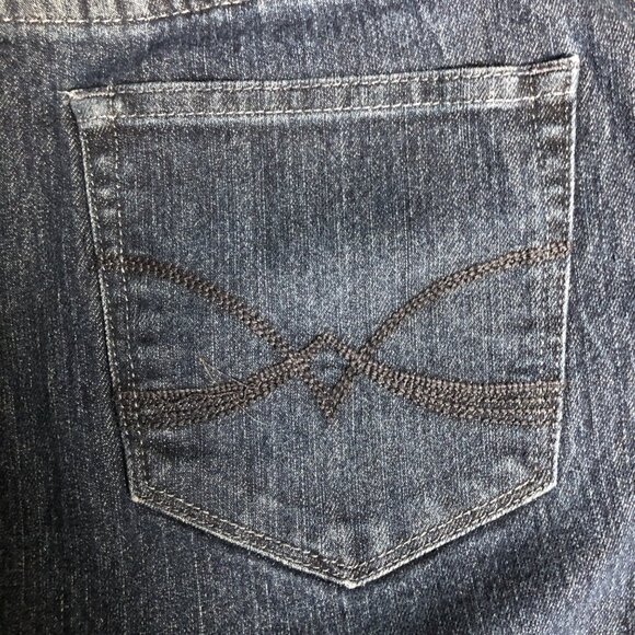 Christopher and Banks Crop Jeans Womens Size 10 Dark Wash Denim Capri Pants - Picture 4 of 8